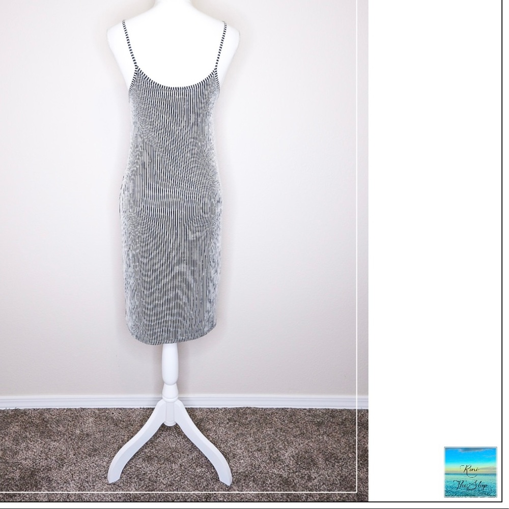 Dress - Picture 3 of 4